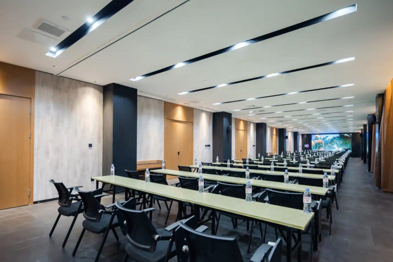 Ramada By Wyndham Wuhan Hankou Bagian luar foto