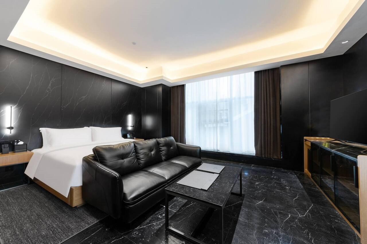 Ramada By Wyndham Wuhan Hankou Bagian luar foto