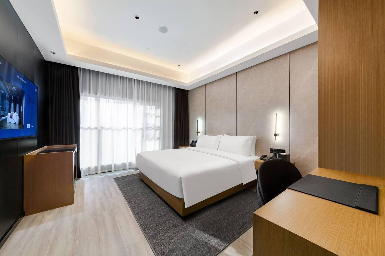Ramada By Wyndham Wuhan Hankou Bagian luar foto